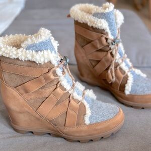 EUC SIZE 10 Sorel Joan of Arc Cozy Wedge Booties